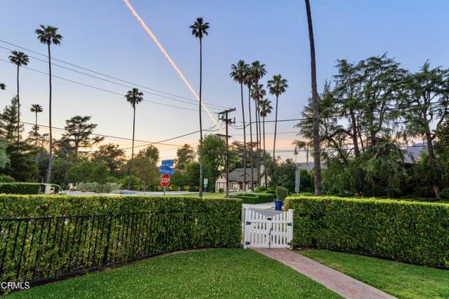 1236 New York Drive, Altadena CA: https://media.crmls.org/mediaz/d9165676-c974-4e9a-b7c3-636e2ab34d76.jpg