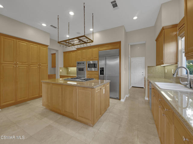 1048 Via Adorna, Newbury Park CA: https://media.crmls.org/mediaz/d91666e9-cff6-48f6-88e1-718d5b24e1b6.jpg