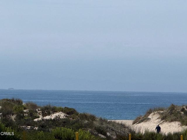 920 CATAMARAN Street, Oxnard CA: https://media.crmls.org/mediaz/d916719b-be18-4c4e-92b7-d69bffc7b5ca.jpg