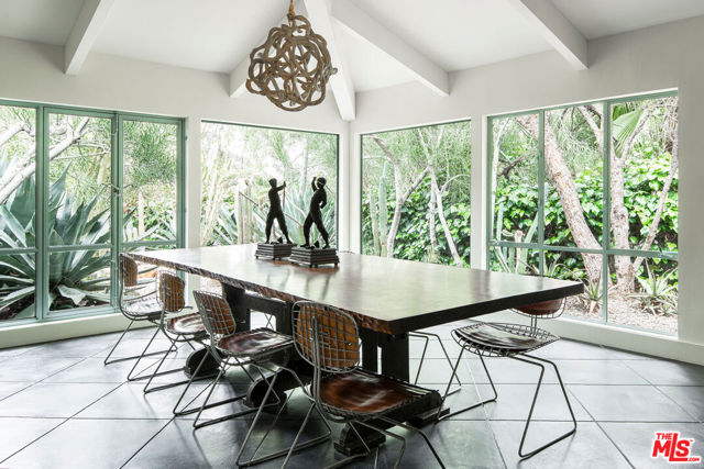 4078 Mandeville Canyon Rd. Road, Los Angeles CA: https://media.crmls.org/mediaz/d916d672-5dd1-4369-bf3c-0b7fb5bae763.jpg