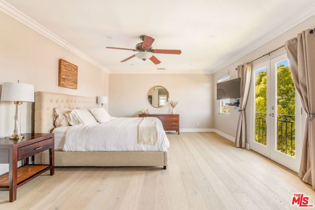 3942 Glenridge Drive, Sherman Oaks CA: https://media.crmls.org/mediaz/d917626f-7d09-46dd-aabb-1511bab5ecf5.jpg