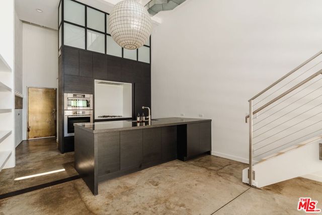 1132 5th Avenue, Venice CA: https://media.crmls.org/mediaz/d9181dd5-e45e-4694-afe4-93828b6a529d.jpg