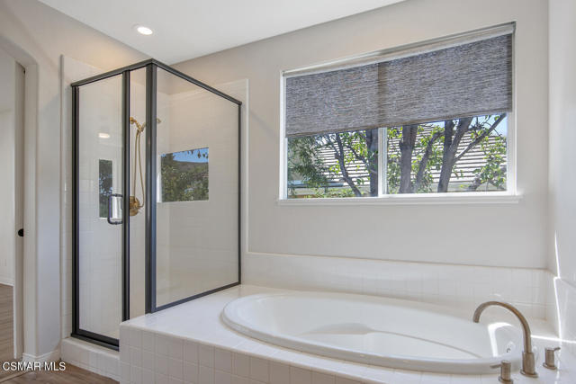 560 Granite Hills Street, Simi Valley CA: https://media.crmls.org/mediaz/d9185a30-3613-4c1f-a095-088773099651.jpg