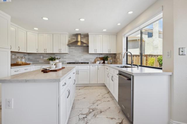 44030 Geddy Court, Fremont CA: https://media.crmls.org/mediaz/d918660c-4e77-4b0b-ade1-fe756f2f9c74.jpg