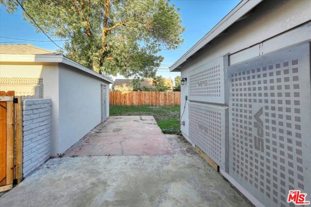 side yard/patio