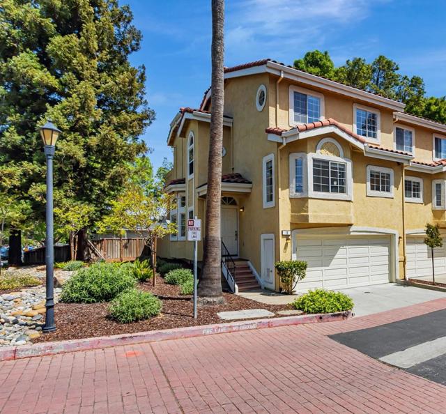10 Tyrella Court, Mountain View CA: https://media.crmls.org/mediaz/d918fbff-db0b-4a8e-913b-5e6e188c9749.jpg