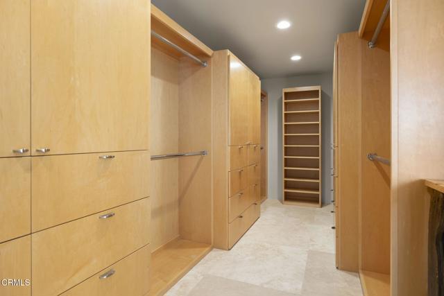 3629 Ocean Drive, Oxnard CA: https://media.crmls.org/mediaz/d918fedc-5a0b-4abb-a179-51fbcde6f974.jpg
