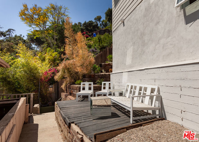 2108 Tavern Trail, Los Angeles CA: https://media.crmls.org/mediaz/d9193824-4380-4ec7-9266-c3df58e90177.jpg