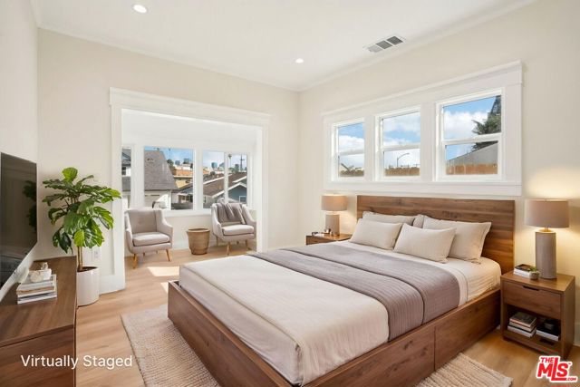 247 S Benton Way, Los Angeles CA: https://media.crmls.org/mediaz/d91abfd0-e5e5-46e4-90d0-0a85a0851940.jpg