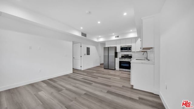 627 N Dillon Street, Los Angeles CA: https://media.crmls.org/mediaz/d91b98f6-0b9e-425d-8da2-5e35b3c5f272.jpg