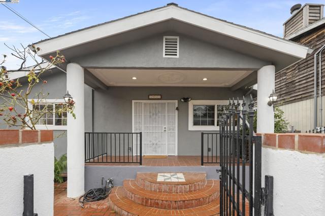 Image 3 of 45 For 3932 Gardenia Pl