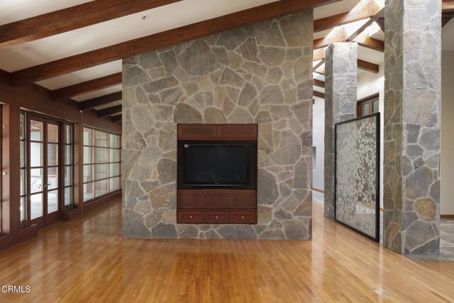 921 Chapea Road, Pasadena CA: https://media.crmls.org/mediaz/d91c5f24-eda2-48f1-9b96-4d107bdf1711.jpg