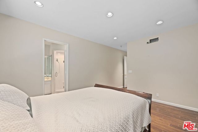 1860 Loma Vista Drive, Beverly Hills CA: https://media.crmls.org/mediaz/d91ce65e-62b7-4aa9-ba8a-0c6d0b1b75b9.jpg