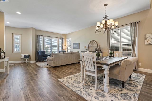 6454 Green Castle Cir, Discovery Bay CA: https://media.crmls.org/mediaz/d91d1bc0-c20c-4ef0-b243-60660999c56c.jpg
