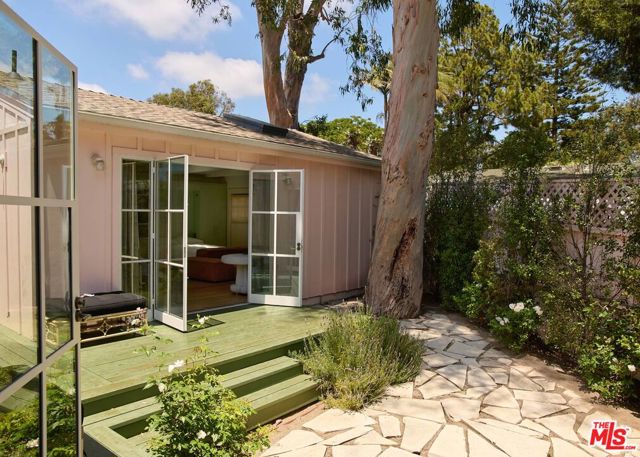 212 Paradise Cove Road, Malibu CA: https://media.crmls.org/mediaz/d91d1ce6-732f-4813-941a-63cadef2c939.jpg