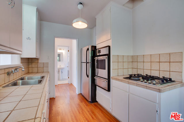 848 MARCO Place, Venice CA: https://media.crmls.org/mediaz/d91db414-4a1c-4c30-b240-6b1825091773.jpg