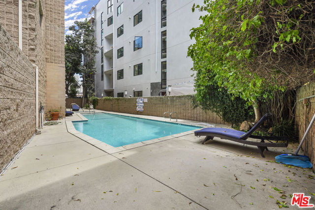10966 Rochester Avenue, Los Angeles CA: https://media.crmls.org/mediaz/d91dfce0-eb39-409d-b0cc-09f36651fe4b.jpg