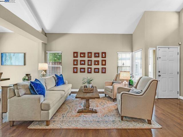 8043 Crossridge Rd, Dublin CA: https://media.crmls.org/mediaz/d91f57d0-7363-4b83-9408-d631f61a662c.jpg
