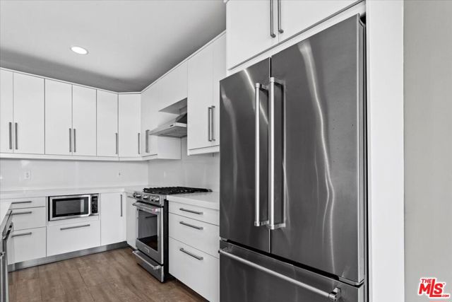 6955 Trolleyway, Playa del Rey CA: https://media.crmls.org/mediaz/d91f592a-90b1-43f4-9f35-38e223d747a3.jpg