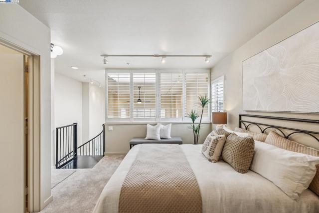 950 Harrison, San Francisco CA: https://media.crmls.org/mediaz/d91fe033-617c-4a4d-ae9c-4b22b3603eeb.jpg