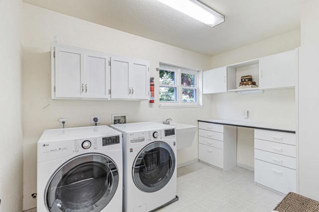 2940 San Juan Boulevard, Belmont CA: https://media.crmls.org/mediaz/d9206101-e40b-4a39-899e-985c95094fad.jpg