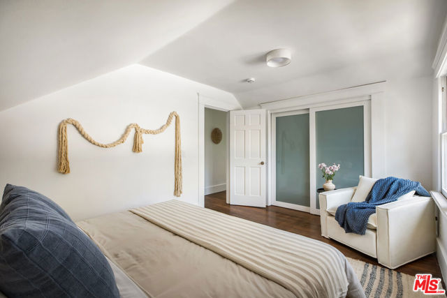 1022 N Marengo Avenue, Pasadena CA: https://media.crmls.org/mediaz/d9208260-99f0-41c4-9fa2-bf1b7182b650.jpg