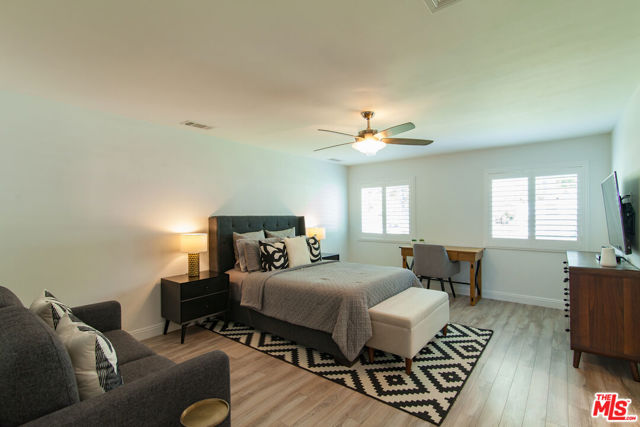 3920 W Clark Avenue, Burbank CA: https://media.crmls.org/mediaz/d921331f-eba2-4687-a4e9-32cf5fee640e.jpg