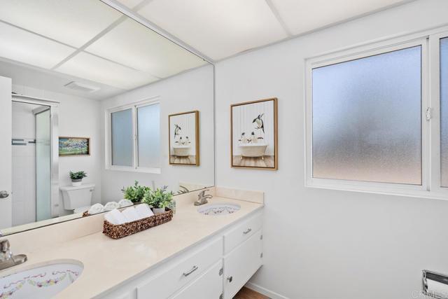 Detail Gallery Image 24 of 42 For 3542 Governor Dr, San Diego,  CA 92122 - 5 Beds | 3 Baths