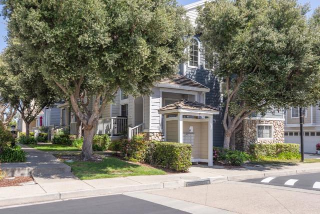 1 Passage Lane, Redwood City CA: https://media.crmls.org/mediaz/d921afdf-8380-46dd-902b-23461810b71f.jpg