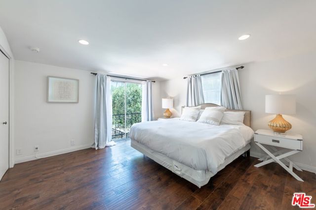 905 Hartford Drive, Beverly Hills CA: https://media.crmls.org/mediaz/d922587c-c256-4874-ab41-d87f03491636.jpg