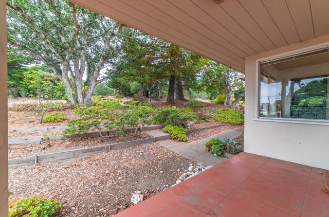 25145 N Carmel Hills Drive, Carmel CA: https://media.crmls.org/mediaz/d92371fc-90e9-4f2b-8d97-e5e66c36d1eb.jpg