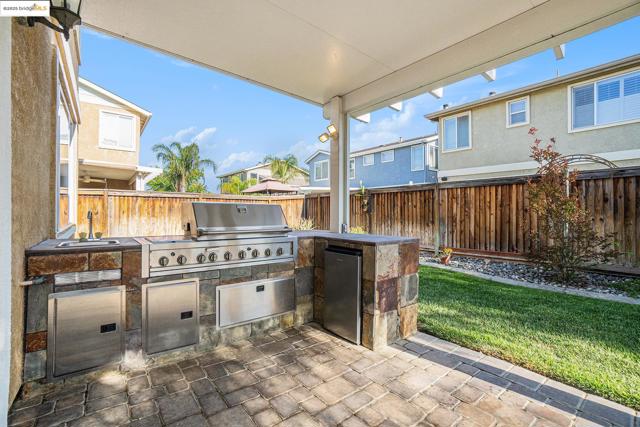 1008 Finn Way, Brentwood CA: https://media.crmls.org/mediaz/d92385ae-ffae-4ede-90fc-8cc883c41b2e.jpg