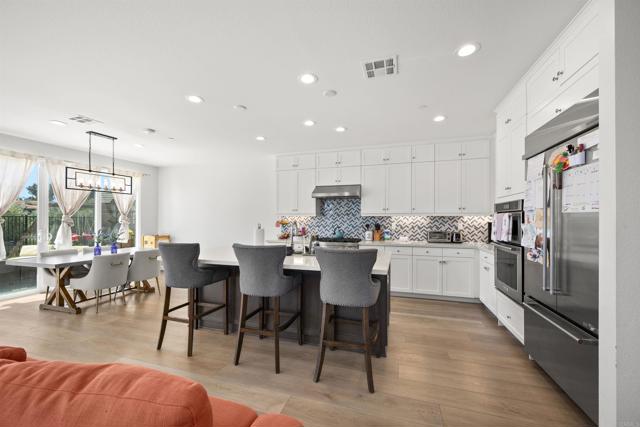 8304 The Grant Place, Bonita CA: https://media.crmls.org/mediaz/d9238b6f-47bf-4358-aeab-9909a04d3af3.jpg
