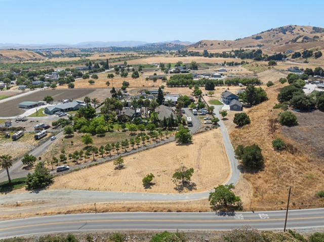695 Hospital Road, Hollister CA: https://media.crmls.org/mediaz/d923ebb9-6661-4e2b-8e00-7bda6bd2c0b7.jpg