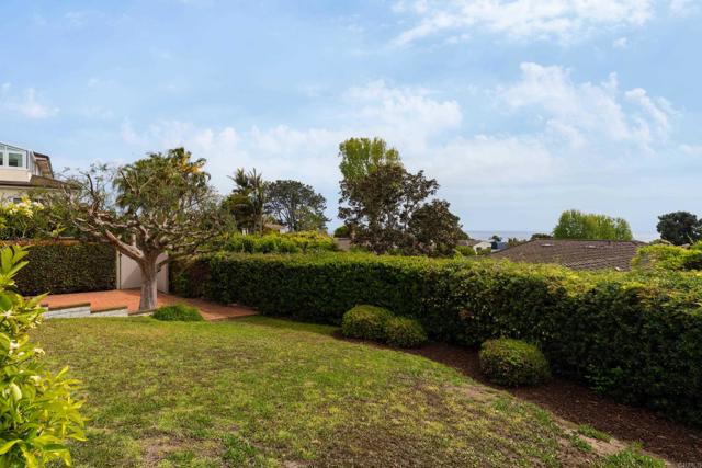 6018 Folsom Drive, La Jolla CA: https://media.crmls.org/mediaz/d9240b01-1cc6-4e99-91c5-9842e4278c60.jpg