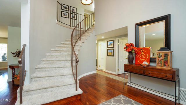 718 Pamela Wood Street, Thousand Oaks CA: https://media.crmls.org/mediaz/d924a786-1b36-4114-9863-6491193c97e1.jpg