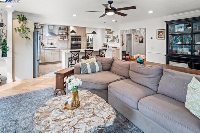3231 Esperanza Dr, Concord CA: https://media.crmls.org/mediaz/d9258bba-ccb4-422e-9255-2b2f40197e11.jpg
