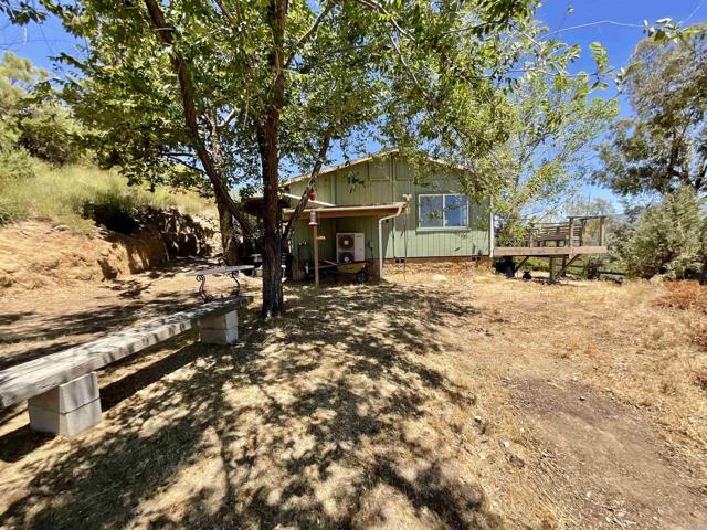 38281 Western Hills Drive, Anza CA: https://media.crmls.org/mediaz/d9258fa9-c50a-4145-904a-757e0892e81d.jpg