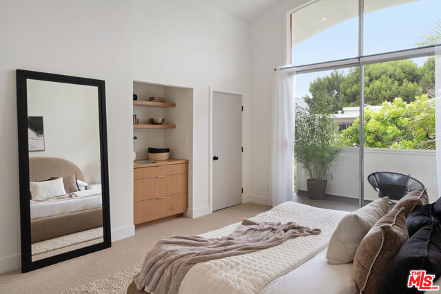13245 Fiji Way, Marina del Rey CA: https://media.crmls.org/mediaz/d92609ef-011d-4272-a829-dd0cb12b97c5.jpg