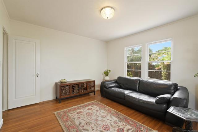 1032 Alberta Pl, San Diego CA: https://media.crmls.org/mediaz/d9266459-6686-49fb-9da8-c5e0ec12f11b.jpg