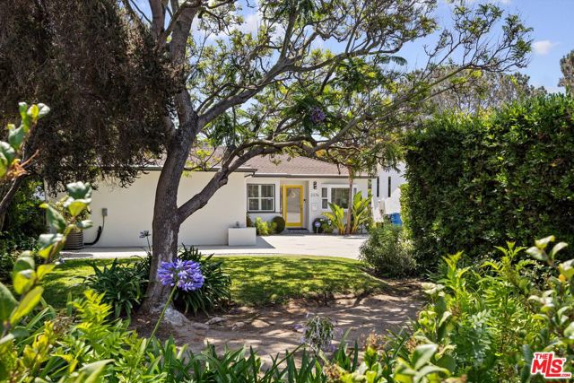 2376 Dewey Street, Santa Monica CA: https://media.crmls.org/mediaz/d9266f2d-9952-4e08-a7c8-2484a886200d.jpg