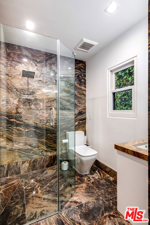 16601 Park Lane Circle, Los Angeles CA: https://media.crmls.org/mediaz/d926f88b-f81a-41ed-bfae-a5c4780604a4.jpg