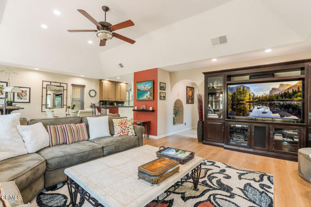 5114 Marlin Way, Oxnard CA: https://media.crmls.org/mediaz/d9274208-874f-41bd-8f08-a4db4c0c2b89.jpg