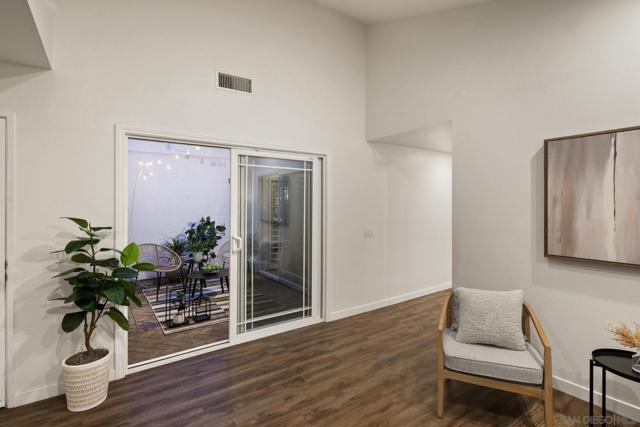 1736 Hill Top Lane, Encinitas CA: https://media.crmls.org/mediaz/d9275c48-d39e-4476-b371-0d41583086ab.jpg