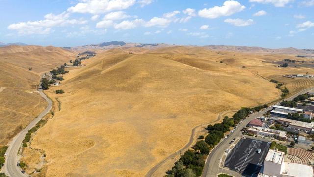 1 Collier Canyon Road, Livermore CA: https://media.crmls.org/mediaz/d927966f-8158-4980-ab48-767f31b38526.jpg