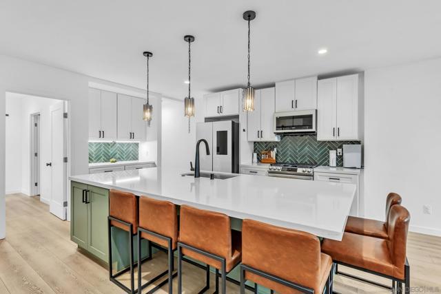 2146 Franklin Ave, San Diego CA: https://media.crmls.org/mediaz/d927da98-2f97-4f60-942f-96c5749f50a0.jpg