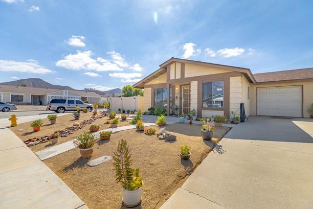 27367 El Cajon Lane, Menifee CA: https://media.crmls.org/mediaz/d9287ec4-0688-4882-976e-f83e19b460bd.jpg