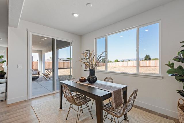 191 Scarlett Way, Hollister CA: https://media.crmls.org/mediaz/d928d87c-54d3-4040-a69c-b90958d2d63a.jpg