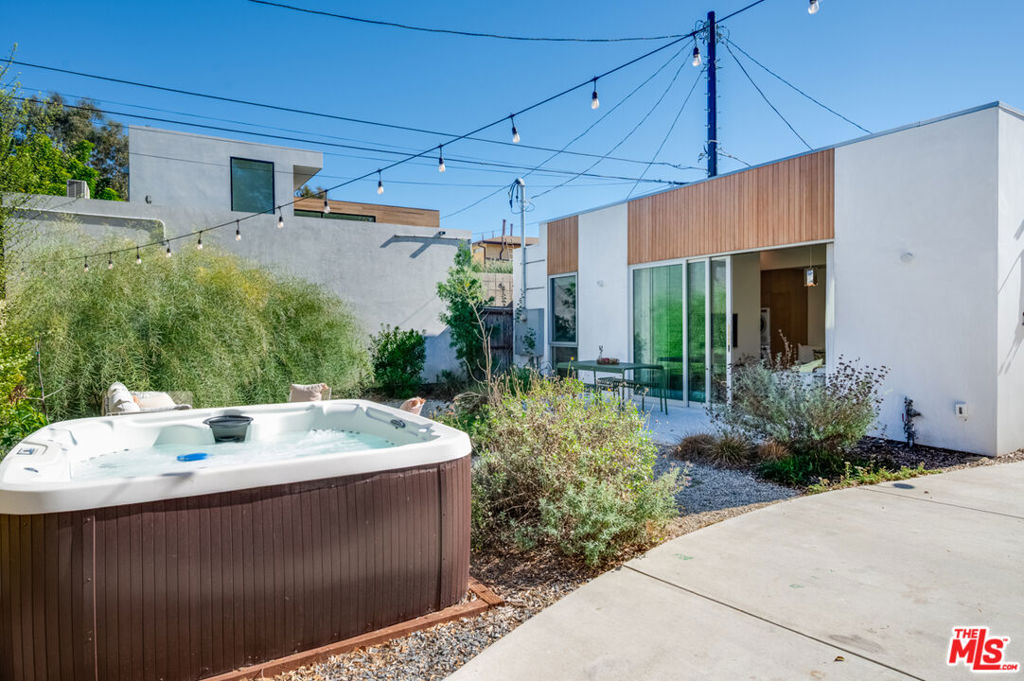1034 Vernon Avenue