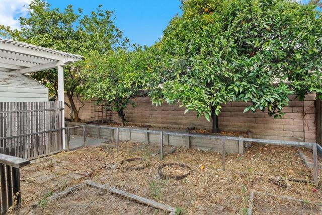 10497 Moorpark St, Spring Valley CA: https://media.crmls.org/mediaz/d92940fc-42e4-4d24-8d76-f94121df468e.jpg
